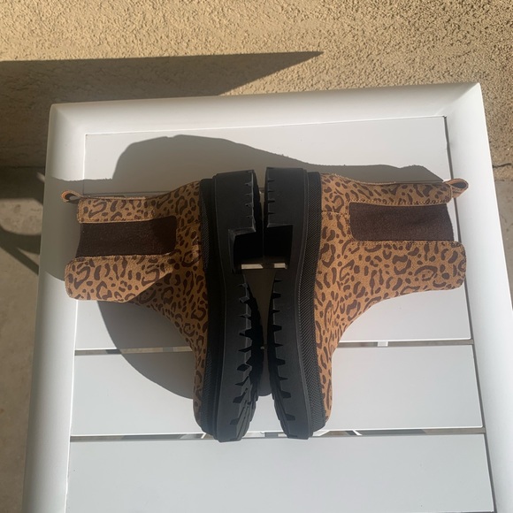 Lucky Brand lug sole animal print cheetah suede Chelsea boots size 6.5M - Picture 16 of 16